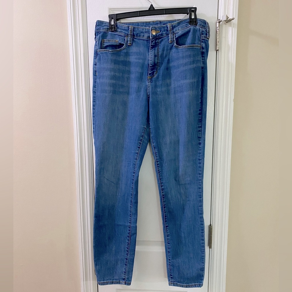 Skinny blue jeans
